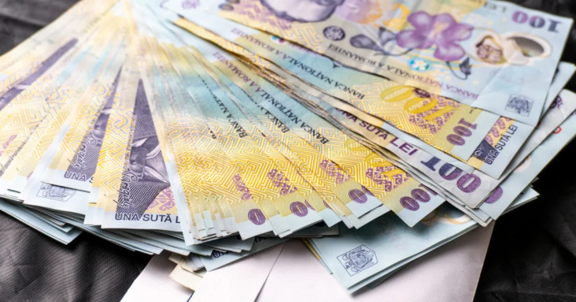 Žena od 47 godina i mladić od 19 godina koji su se predstavljali kao strani glumci prevarili su ženu iz Buzăua da im pošalje 450.000 lei
