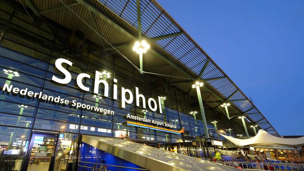 Letište Šchiphol otkazalo je 450 letova zbog teških meteoroloških uslova u Amsterdamu.