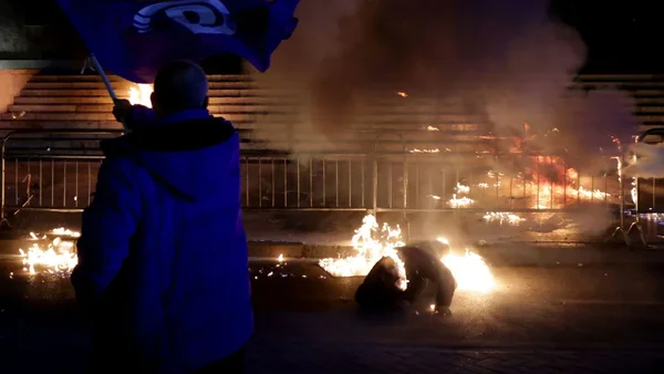 Albanija: 'Dosta smo trpeli' - incidenti i Molotov kokteli na demonstracijama protiv Rama - Documento