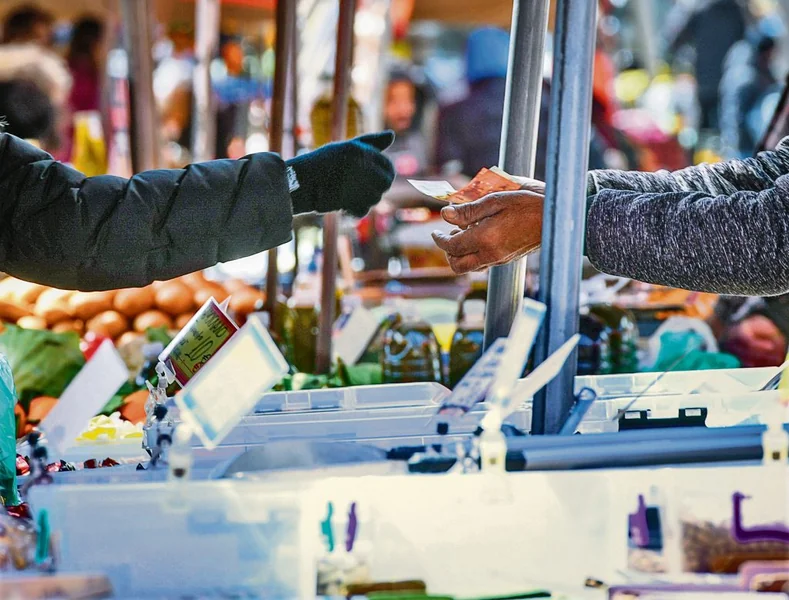 Protestuju prodavci pijaca: «Prodajemo jeftino i opterećuju nas porezi – Jeftinije u inostranstvu» - Documento