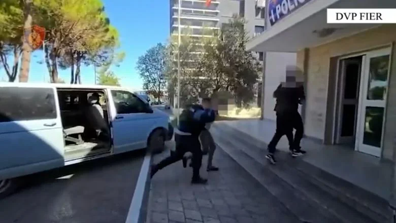 Distribuirali doze kokaina, 2 uhapšena u Lushnji (VIDEO)