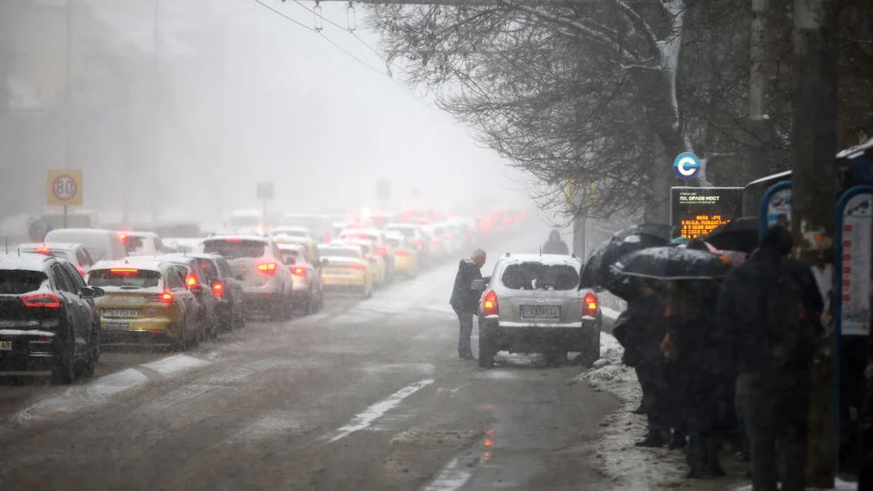 Snazan snezni pad otezao saobracaj u Sofiji (VIDEO+SLIKE)