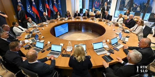 Šta će vlada odlučiti o rezovima u javnom sektoru? Sindikati su na nogama.