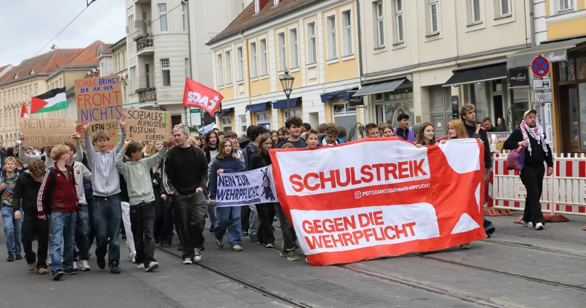 Mladi na ulicama Nemačke protestuju protiv ponovnog uvođenja obavezne vojske