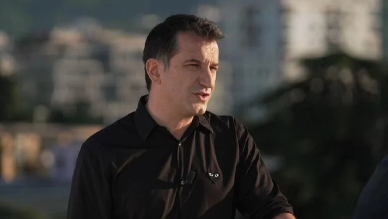 Gradonačelniku Velajiu čestita 2026. godinu iz ćelije: godina izazova, ali je vreme da jedni drugima pomognemo! Jedan zagrljaj i za moju porodicu