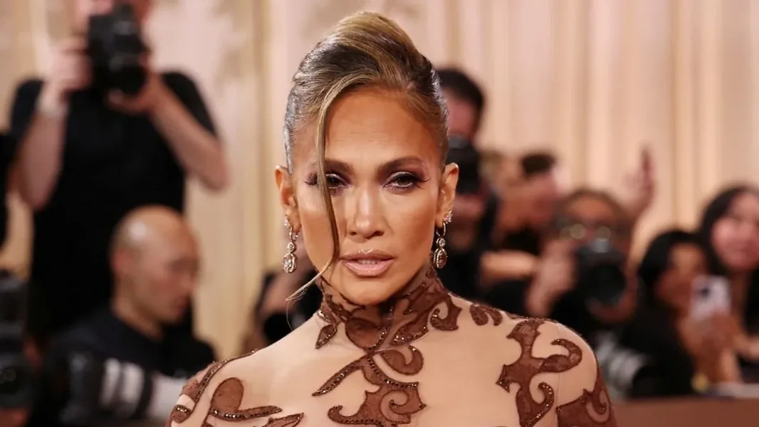 Svi su ostali šokirani Jennifer Lopez u prozirnoj, seksi haljini – fotografija