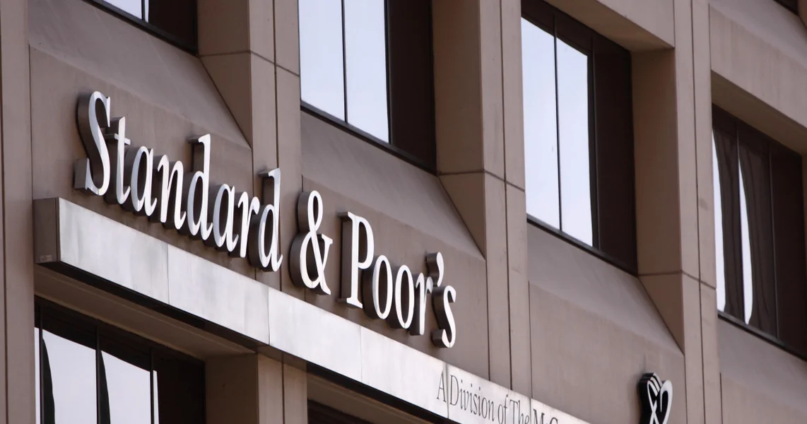 Rumunija izbegava junk: S&P zadržava rejting BBB-, ali perspektiva ostaje negativna. Pesimistični i optimistični scenariji ocenjivača