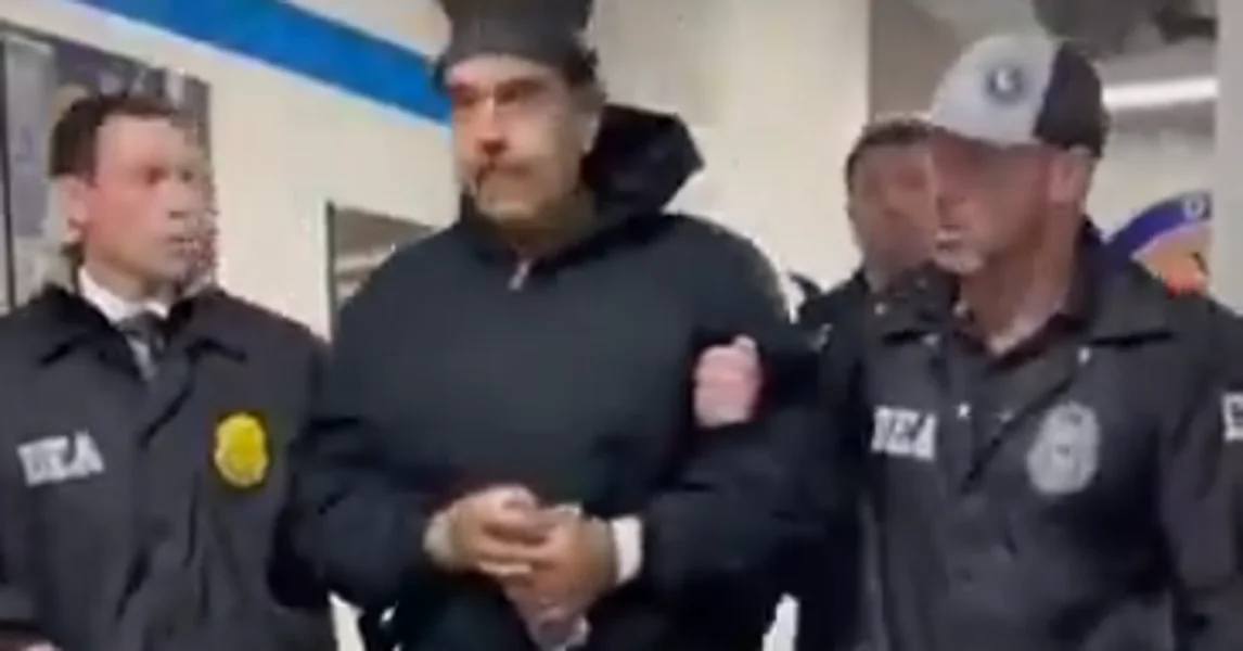 VIDEO Objavljena snimka dovođenja Madura u zatvor. Šepao je, a ovo su mu bile prve reči.