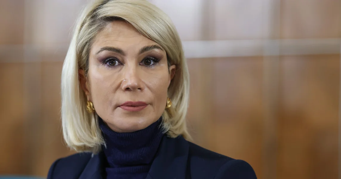 Raluca Turcan: 'Zadržali smo rejting zemlje'. Poslanica PNL kritikuje fiskalnu situaciju koju je ostavila Vlada Ciolacu