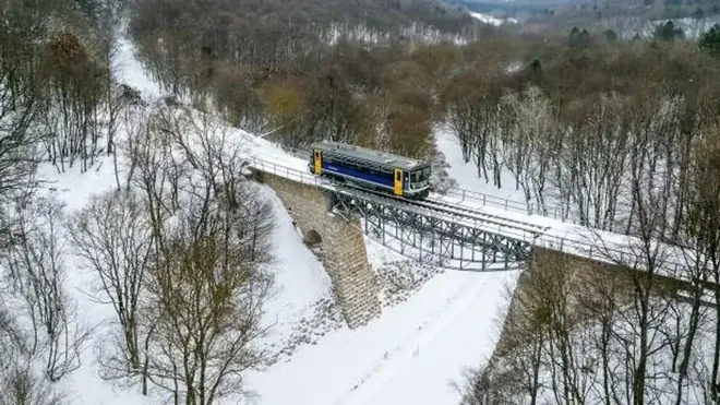 Zbog snega treba očekivati duže vreme putovanja u železničkom i autobuskom saobraćaju - ORIGO