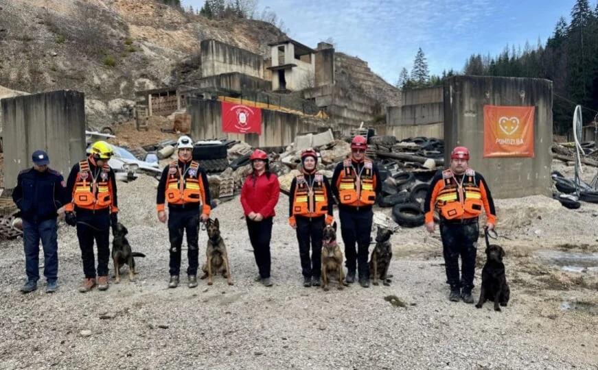 Bosna i Hercegovina dobila prve licencirane potražne pse po međunarodnim standardima