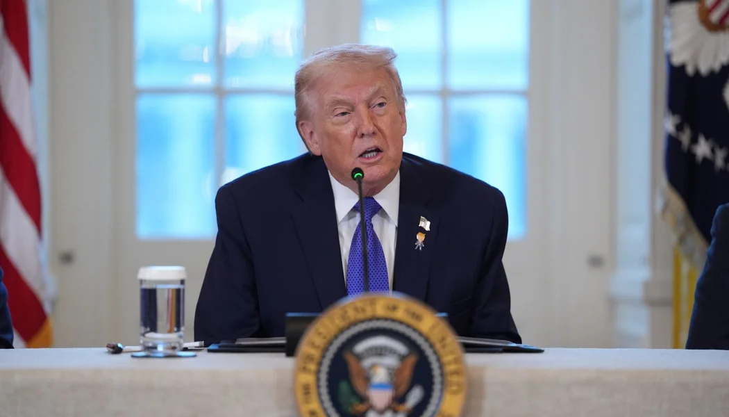 Tramp traži milijardu dolara od svake zemlje za učestvovanje u Savetu mira - Documento