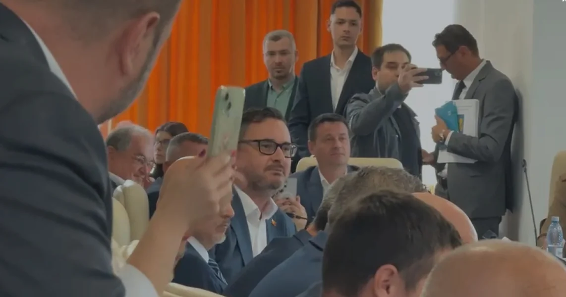 Skandal na sednici na kojoj su poslanici odobrili slanje do 20 rumunskih vojnika u Operativnu komandu Multinacionalne snage za podršku Ukrajini