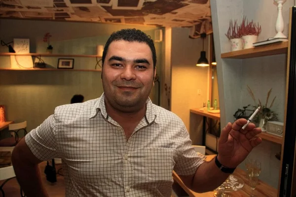 Misterije u slučaju advokata osuđenog za ubistvo, pod optužbom da je svoju trudnu devojku bacao sa sprata