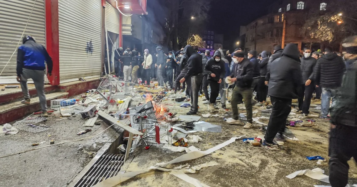 Iranski režim blokira pristup internetu i telefoniji na nacionalnom nivou, dok su protesti dovele do 45 smrtnih slučajeva