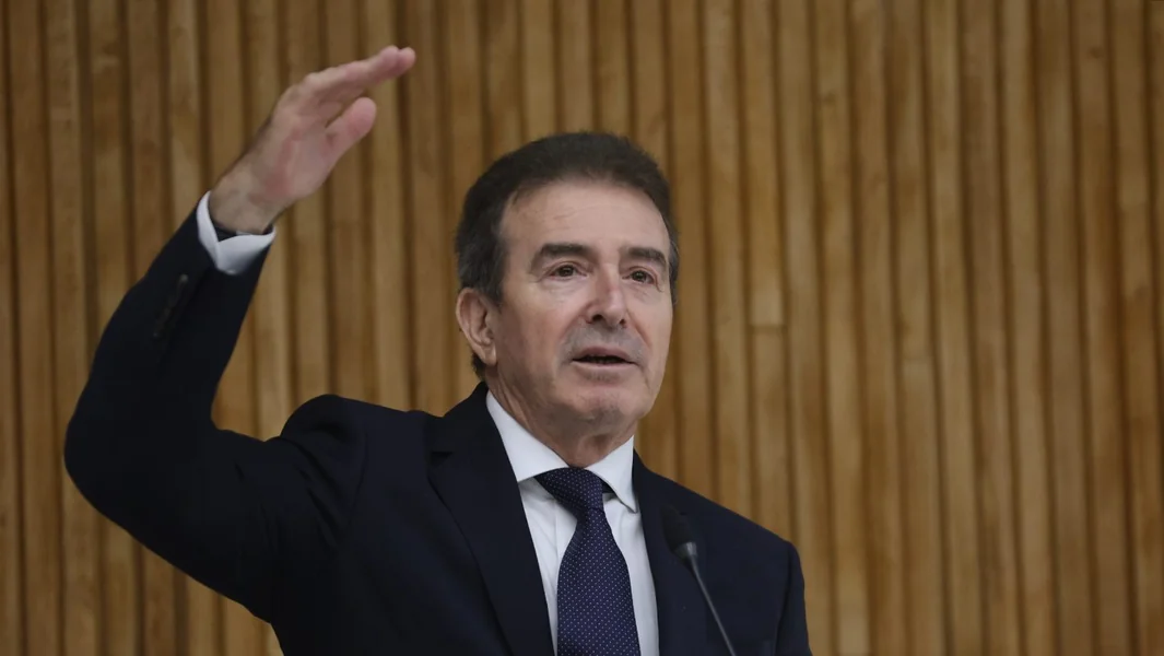Traži i ostatke ministra Hrisohoidisa za fiasko Rizai: «Nije to moja tema dozvole» - Documento