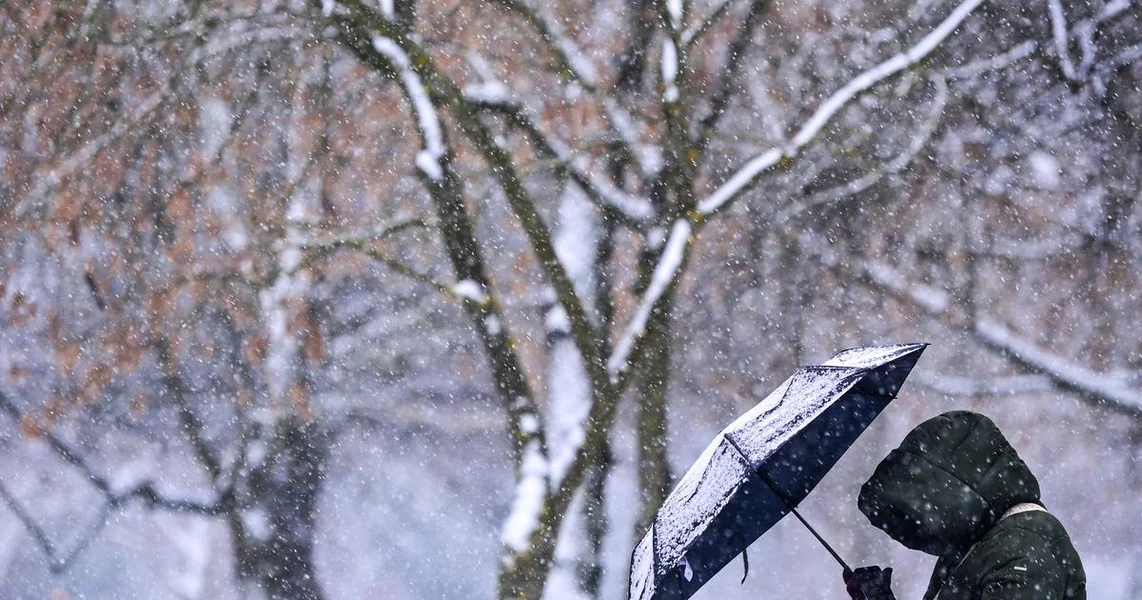 Upaljen crveni meteoalarm. Sneg i orkanska bura. Dijelu zemlje prijeti i ledena kiša
