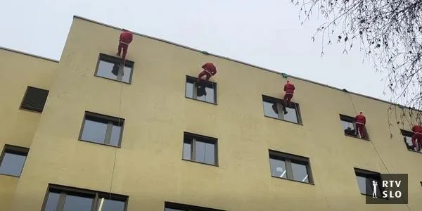 Mladi bolesnici u Mariboru tradicionalno posetili Božićke