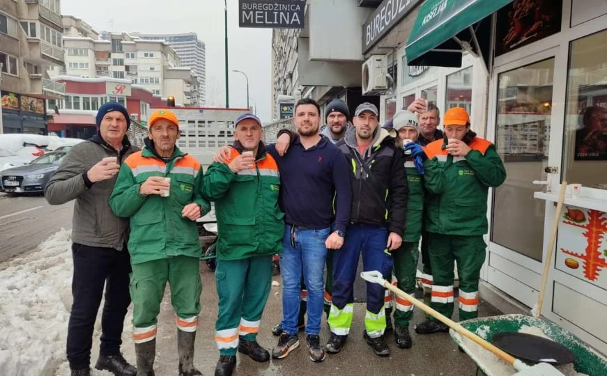 Ljudski gest: Ugostitelj iz Sarajeva častio radnike KJKP Rad toplim pićem
