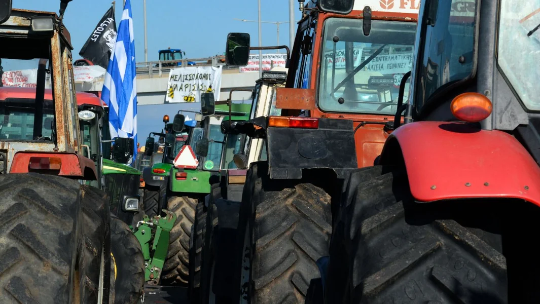 Poljoprivrednici ostaju na blokadama – zatvaraju nacionalne puteve i sporedne puteve u 16:00 - Documento