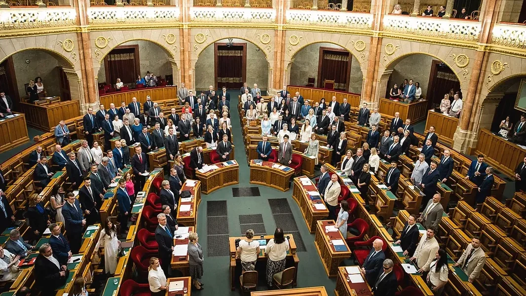 Da li će se Magyar Péter staviti pod pritvor, da li će Hankó Balázs biti odveden? – Teške odluke donosi danas parlament.