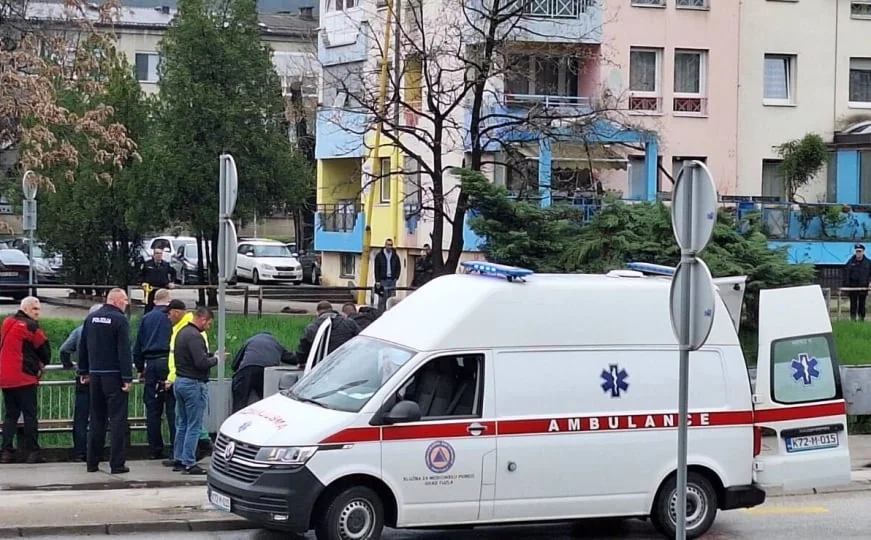 Maloljetnica koja je nožem povredila dvije učenice u školi produžen pritvor za još mjesec