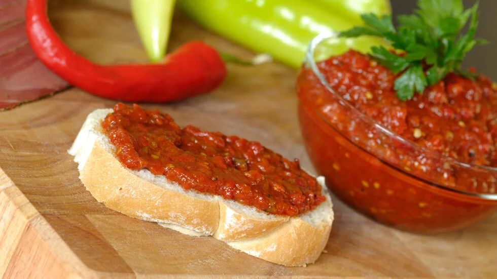 Aroma pečenih paprika: Tradicija ili luksuz u pripremi domaće zimnice