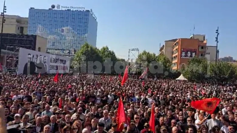 Hiljade građana prate uživo u srcu Prištine sednicu Haškog suda! Nakon izricanja kazne od 25 godina Tačiju (VIDEO) - Shqiptarja.com