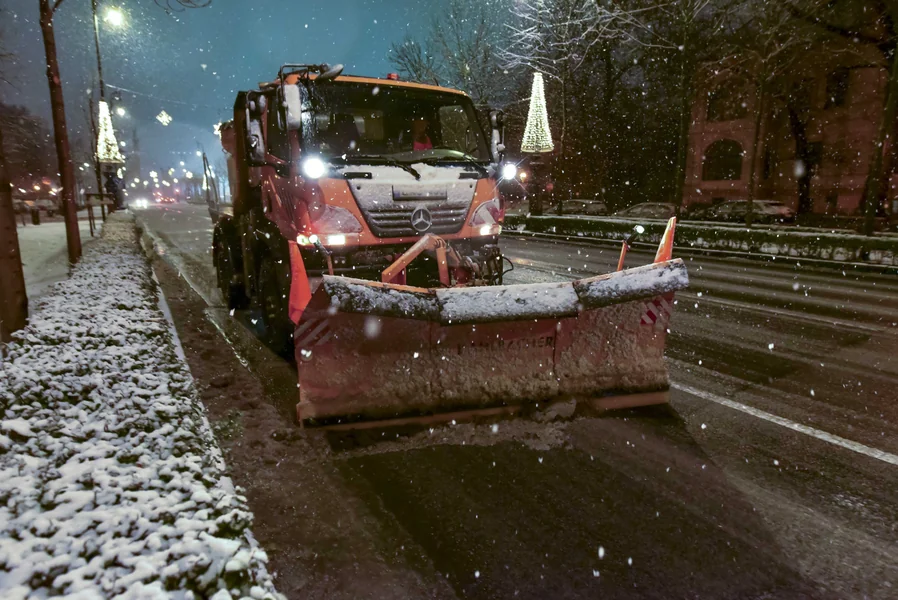 Zbog očekivanog snega FKF traži da ko može, umesto auta koristi javni prevoz