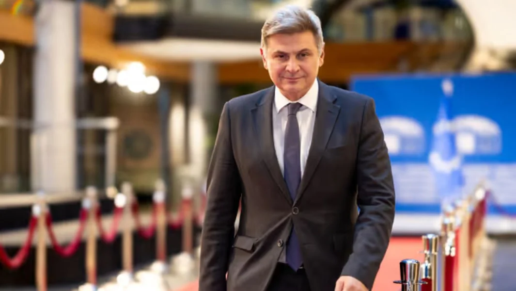 N. Farantouris: «Nemoj niko nigde unapred da pretpostavlja moje učešće» - Documento