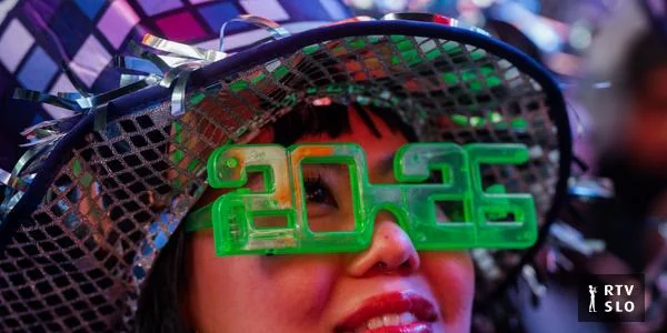 Veći deo sveta oprostio se od 2025. godine. U mnogim gradovima spektakularni vatrometi.