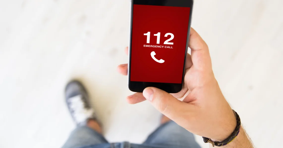 Jedan muškarac je više puta pozvao broj 112 i najavio da će zapaliti zgradu u kojoj živi. Bio je imobilizovan i odveđen u bolnicu