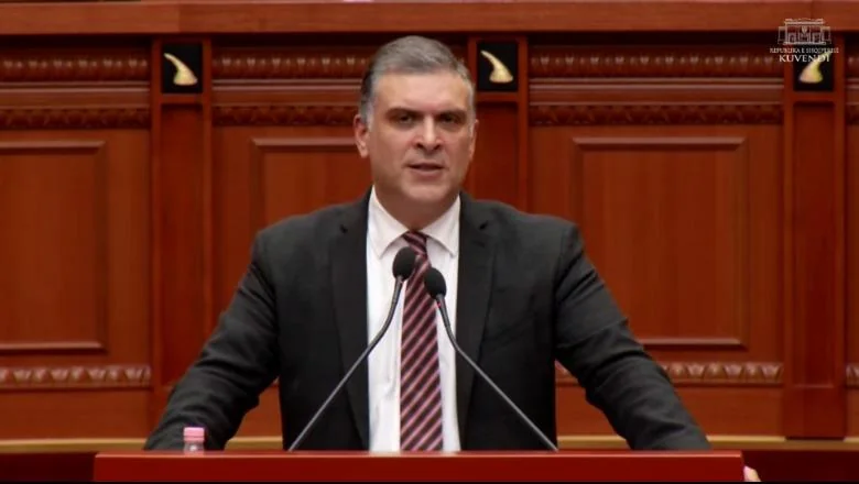 Blushi: Vlore bez vode, Rama se kupao u vinu od 33 hiljade evra! Od Vlore do Škodra, u suočavanju sa narkokratijom