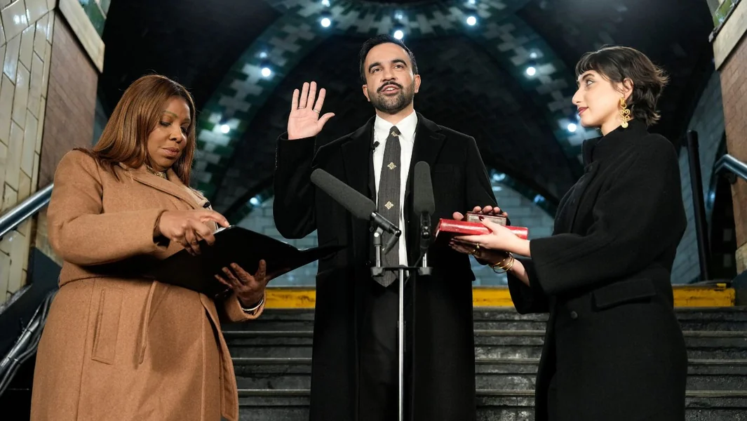 Zohran Mamdani: Položio zakletvu za gradonačelnika Njujorka – Na istorijskoj metro stanici na Menhetnu – Documento