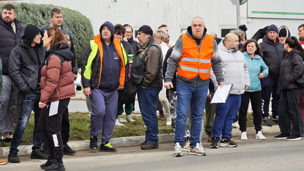 Oduzimanje života je krivično delo: Protest u Nova Zagora posle dvostruke smrti usled saobraćajne nesreće