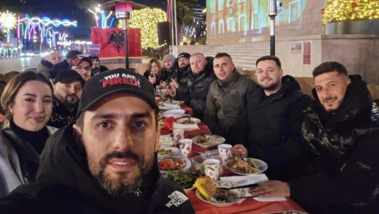 Adriatik Lapaj priprema novogodišnju večeru ispod kancelarije premijera: U 12:00 očekujem vas na trgu