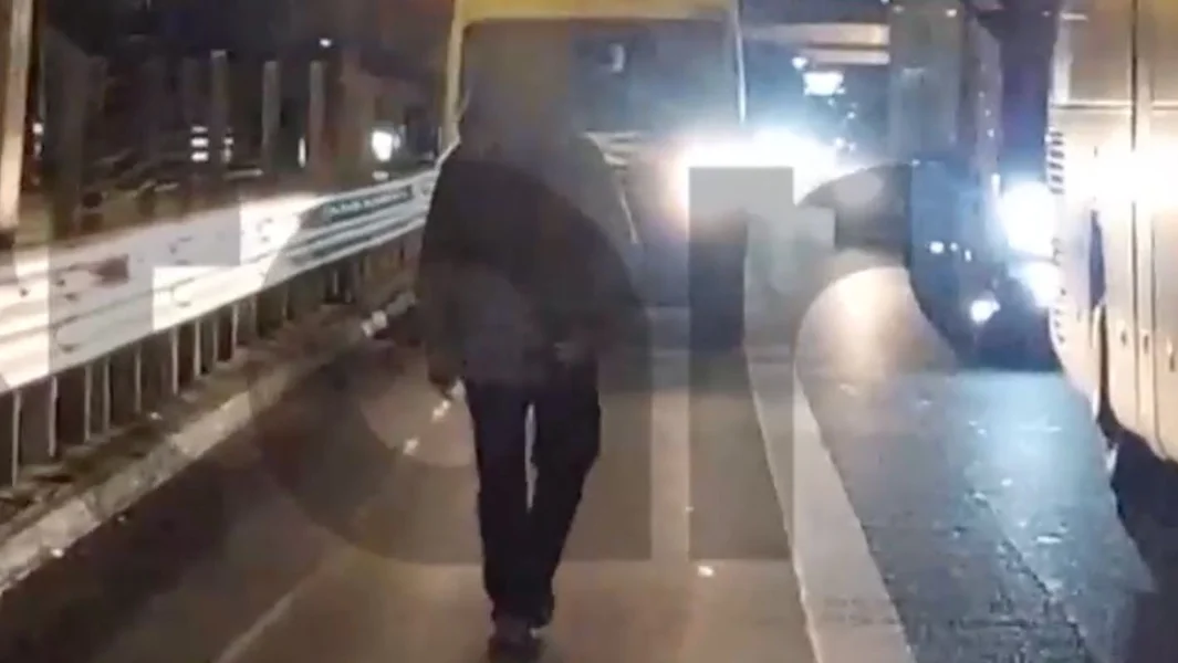 Alarm na Athinon-Lamias: Pešak je pravio 'žig-žag' između vozila - Documento