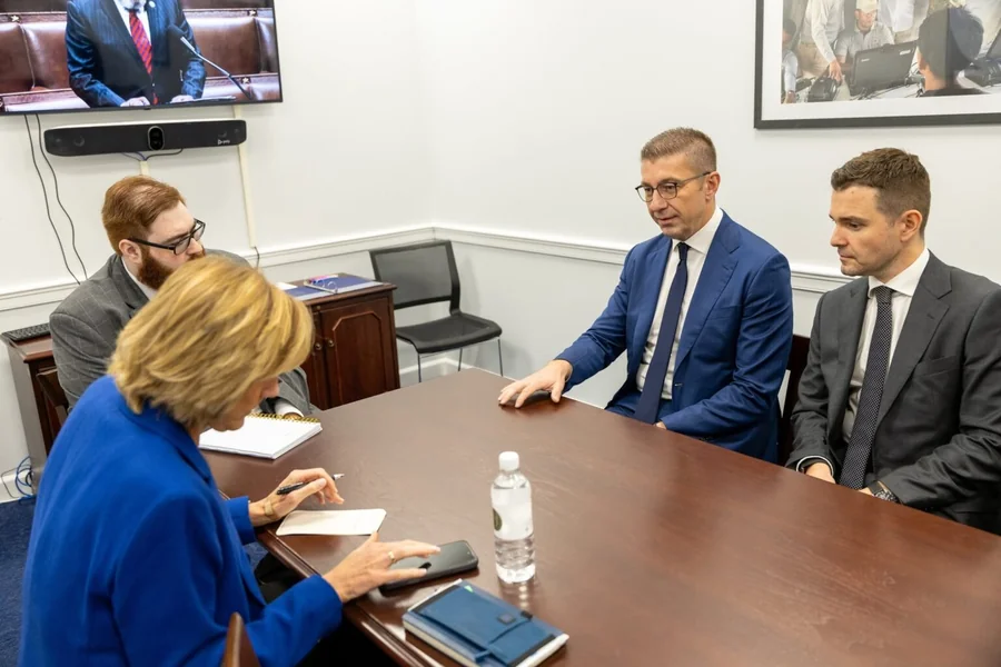 Mickoski u Vašingtonu na sastanku sa kongresmenima Klaudijom Teni i Kitom Selfom - Nova Makedonija