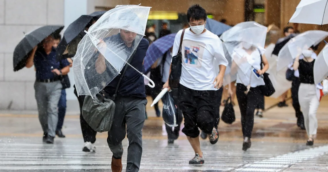 Tajfun Dujuan pogađa Japan: jake kiše, poplave i klizišta. Dve miliona ljudi su evakuisani