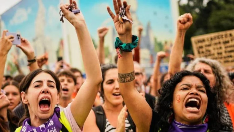Kirije iznad 1.300 evra mesečno, 500 hiljada Španaca protestuje sa ključevima u rukama! Tuče i hapšenja u Valensiji, najavljuje se opšti štrajk