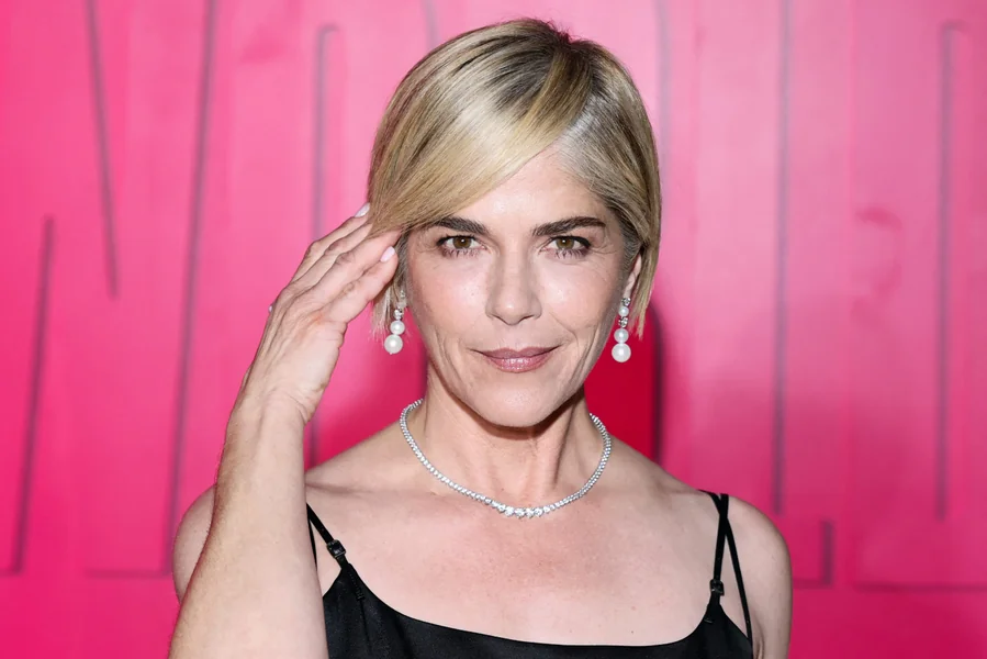 Selma Blair optužena za napad na posadu leta; navodno je napala i policajta i medicinsku sestru