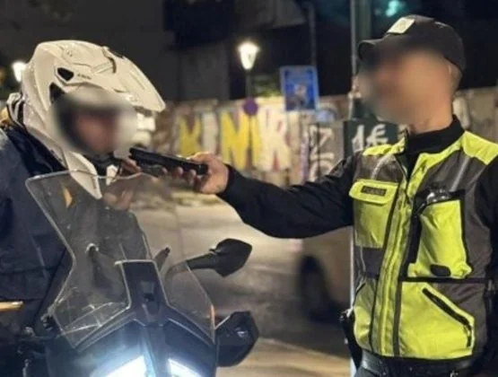 Solun: Pijan vozač bez vozačke dozvole uhapšen – prelazio kroz crvena svetla – Documento