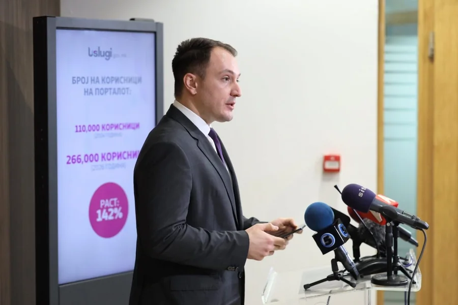 Uskoro će biti promovisana aplikacija „m.Usluge“, građani će dobiti elektronska lična karta i vozačka dozvola - Nova Makedonija