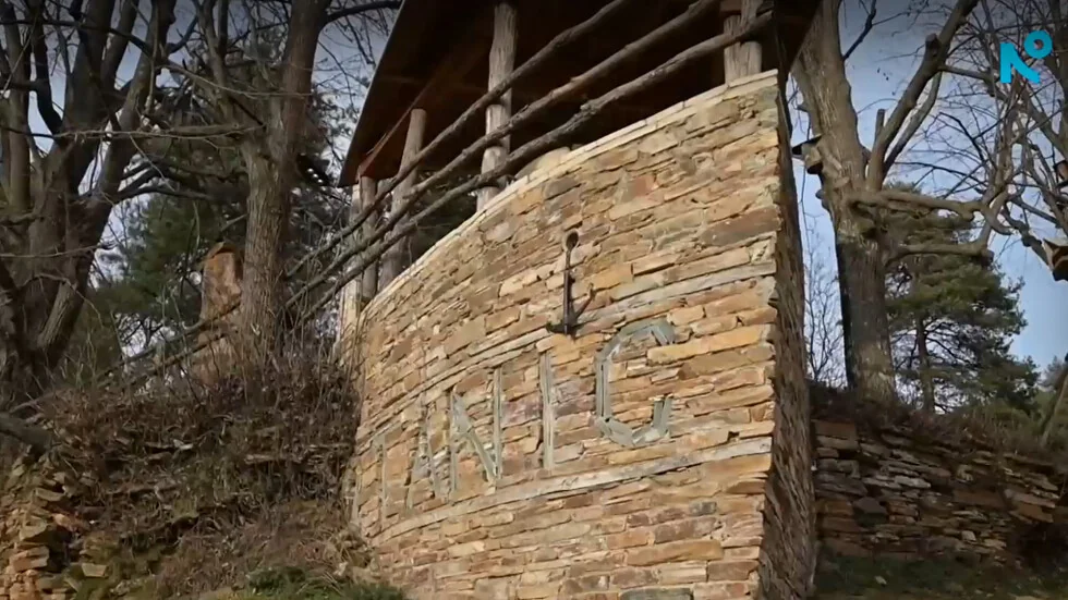 Ništa lično: Ivo i njegov kamen Titanik u napuštenom selu Čarino