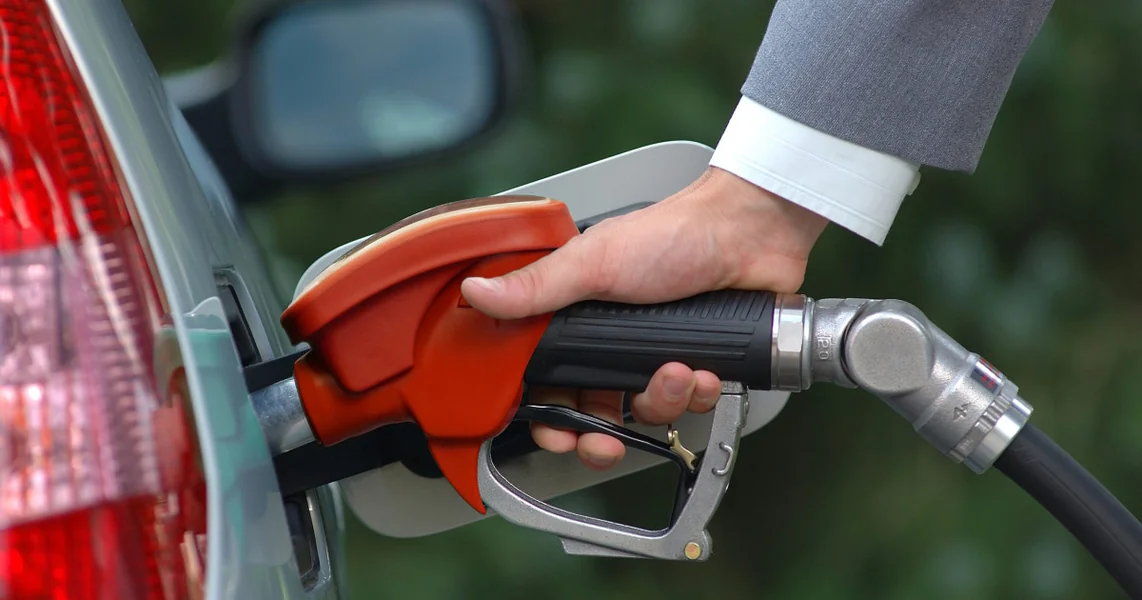 Cene goriva rastu tokom noći Nove godine. Koliko će koštati pun rezervoar posle povećanja akciza