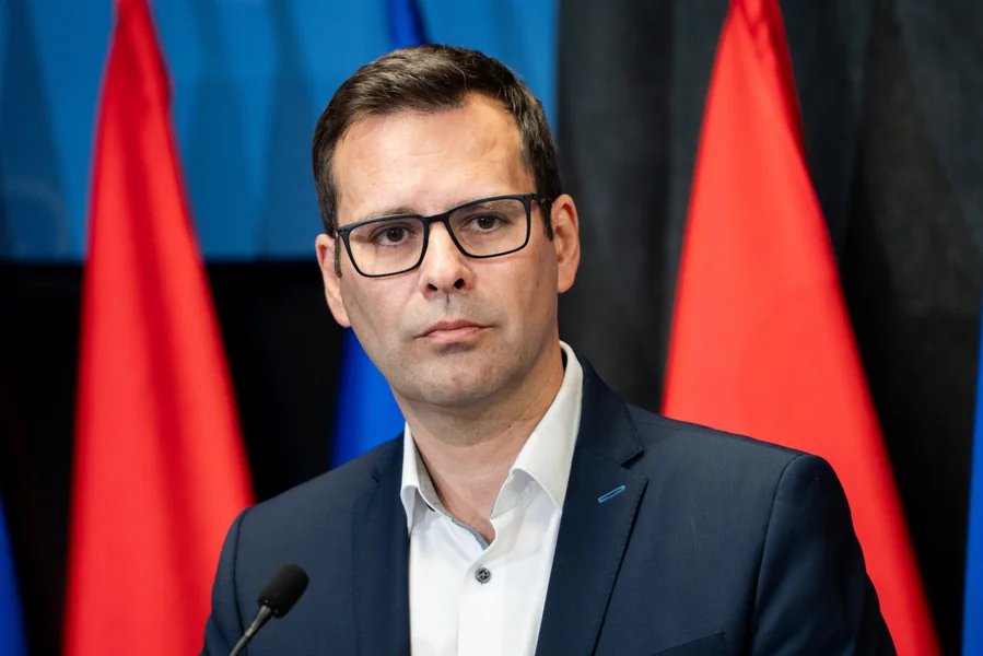 Potpredsednica DK-a u Menczerovom stilu omalovažava i predstavlja Hann Endre iz Mediána kao ucjenjivača, jer je partiju izmerila na 1 odsto