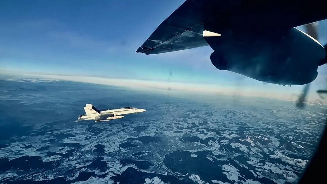 Švajcarska vojska razjasnila eskortu Spartan aviona u kojem je bio Nicușor Dan od strane dva F-18