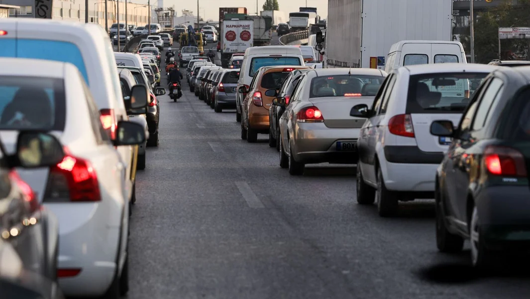 Sudar kamiona na Kifisosu: gužva od 9 kilometara - velike zastoje i na Attiki Odos