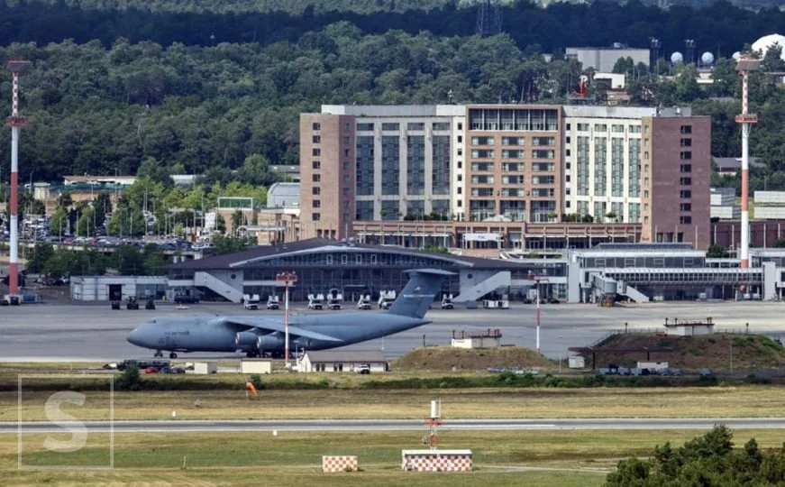 SAD u tajnosti prebacile vojne avione u Veliku Britaniju: Sprema li Trump novu vojnu akciju?