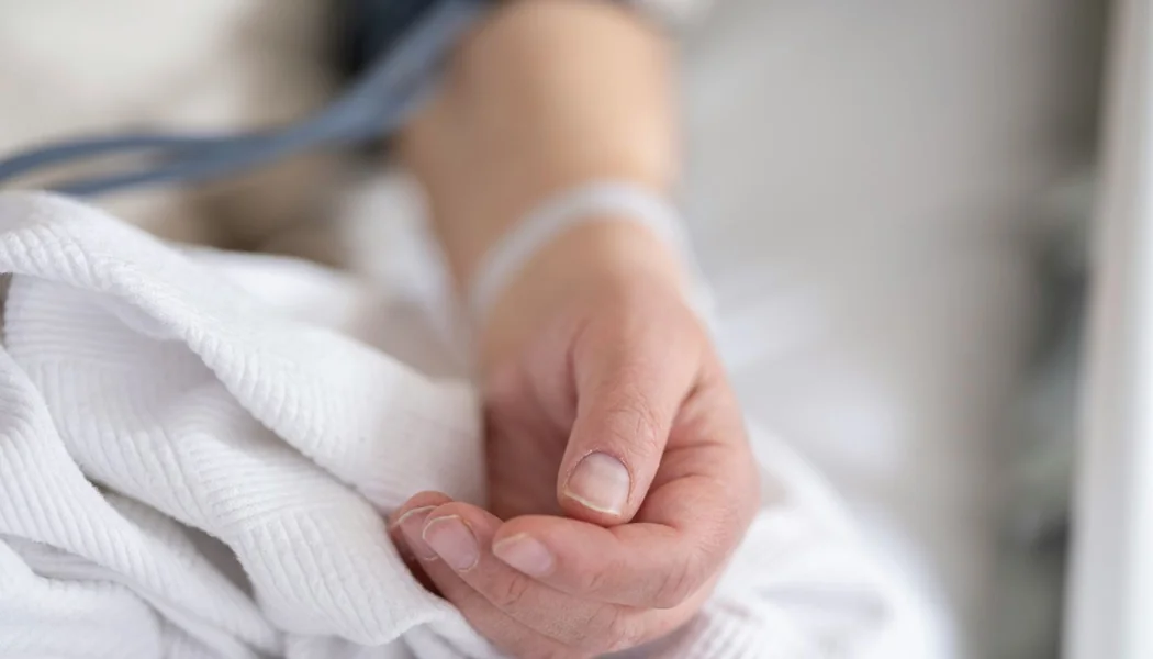 Tragedija u Larisi: 55-godišnjak se srušio dok je plesao u noćnom klubu - Documento